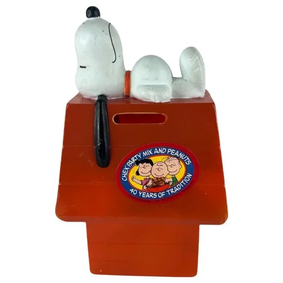 Vintage Snoopy On Red Doghouse Piggy Bank Chex Party Mix Plastic Peanuts - Picture 1 of 12